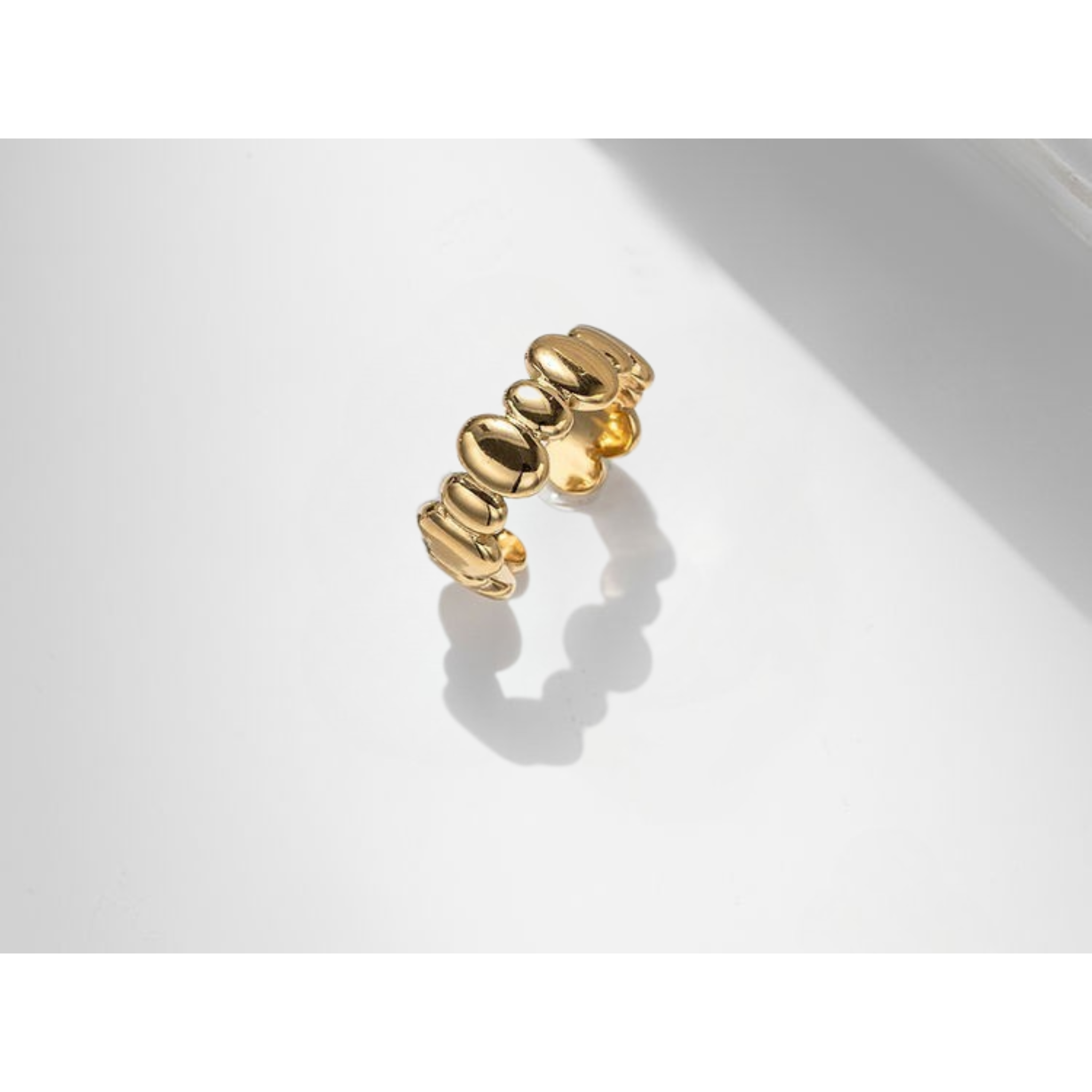 Anillo orbita dorada