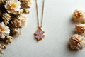 Collar flor rosa
