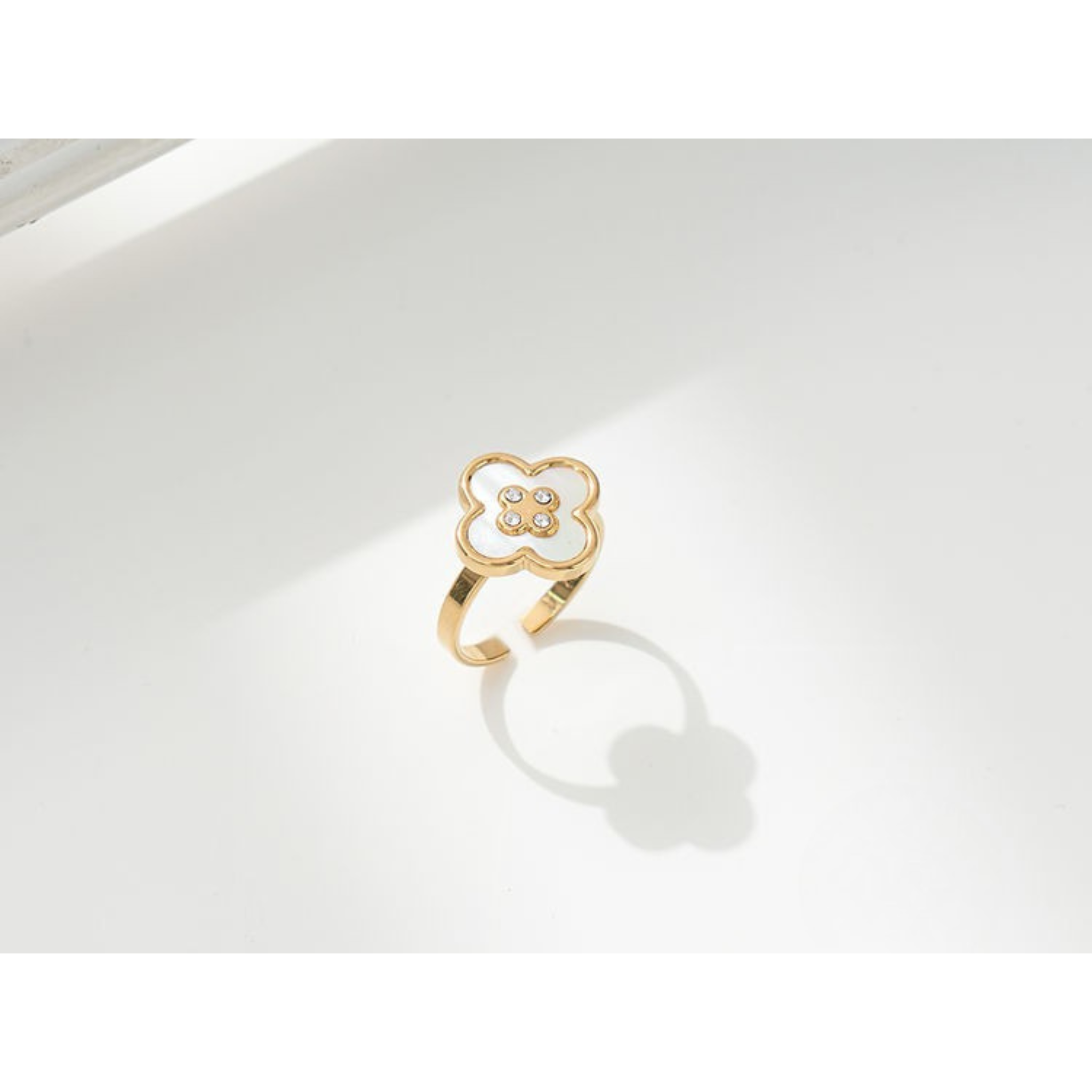 Anillo Trébol con Nácar